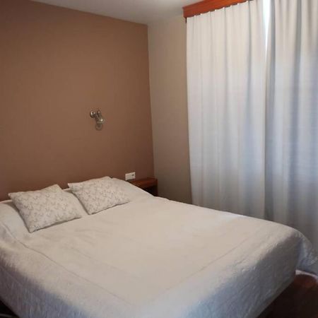 דירות Warm And Welcoming Flat Downtown אקורירי מראה חיצוני תמונה